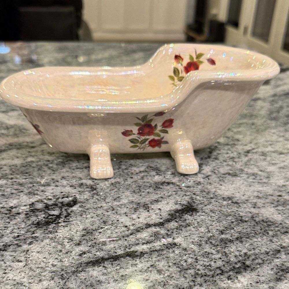 Clawfoot Bathtub soap /Trinket Dish featuring a floral design with red roses